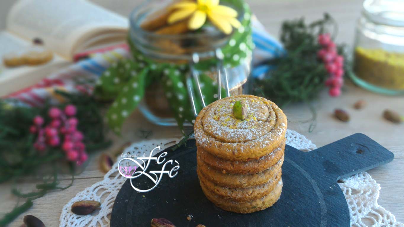 COOKIES WITH SICILIAN PISTACHIO CREAM LIQUEUR