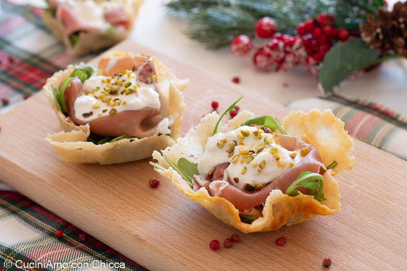 Parmesan Baskets with Prosciutto