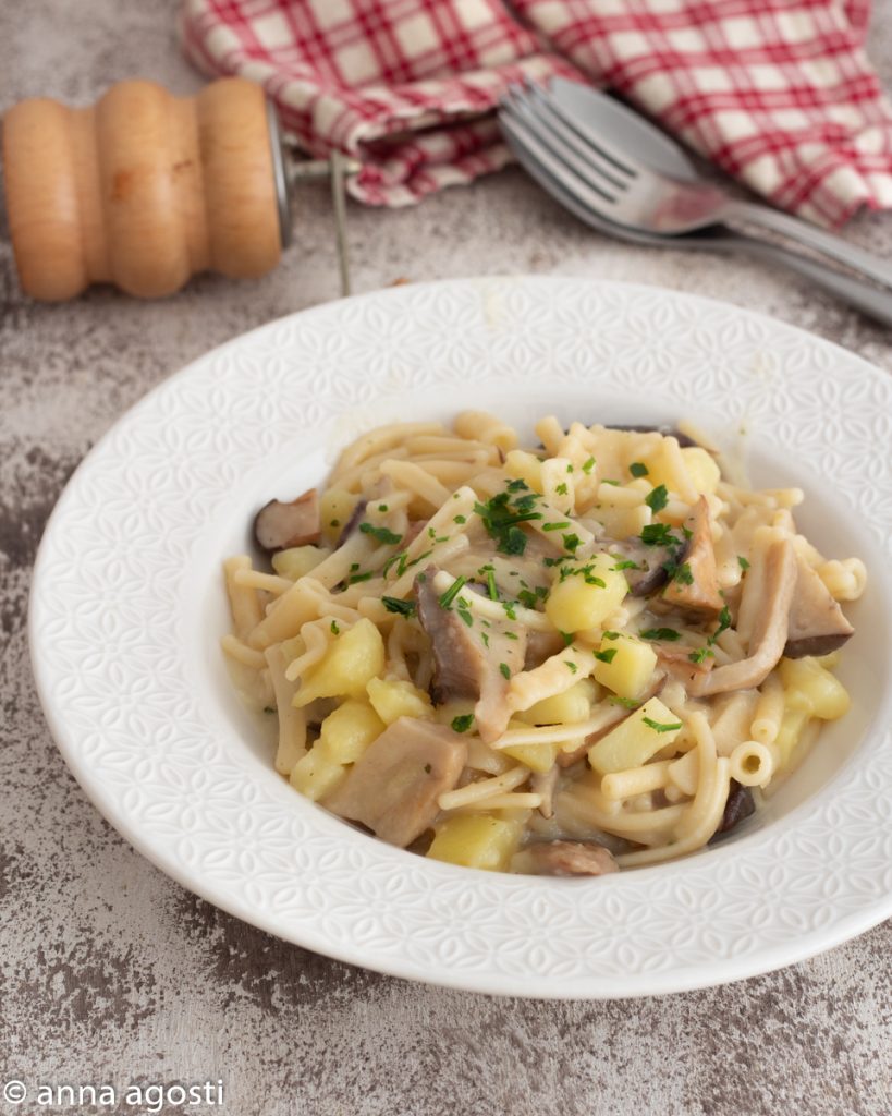 Pasta and Potatoes with Mushrooms and Provola
