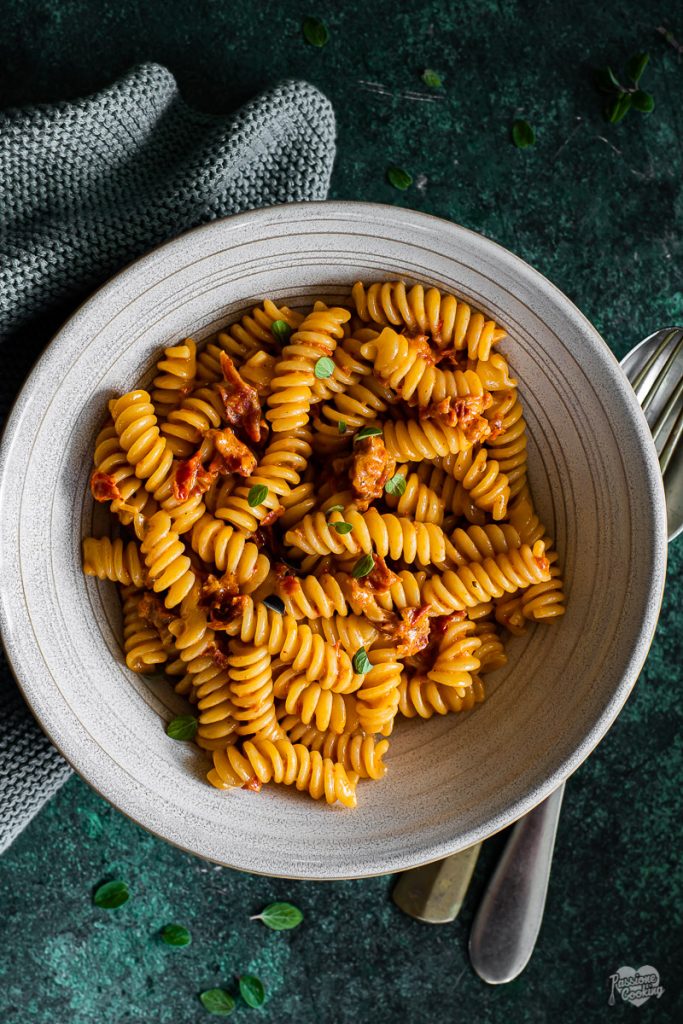 Pasta with Sun-Dried Tomatoes and Mascarpone