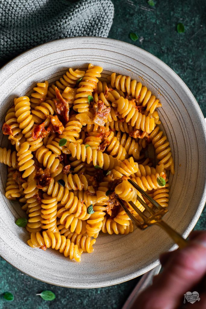 Pasta with Sun-Dried Tomatoes and Mascarpone