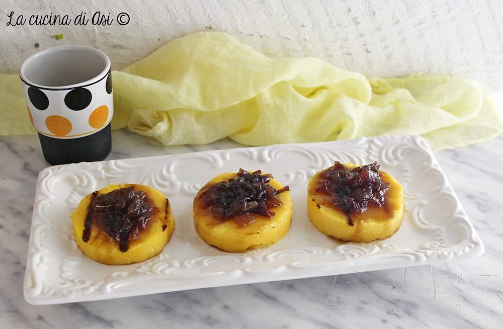Polenta bites with caramelized onion