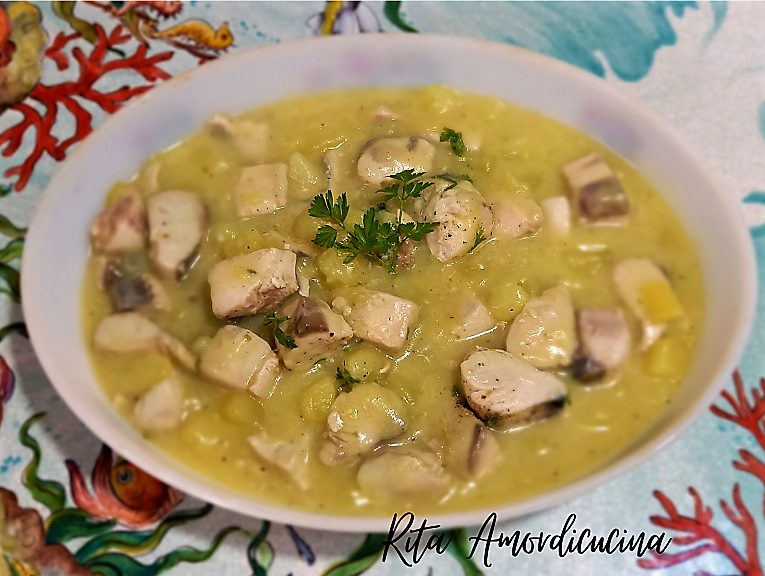 Bonito chunks with stew potatoes