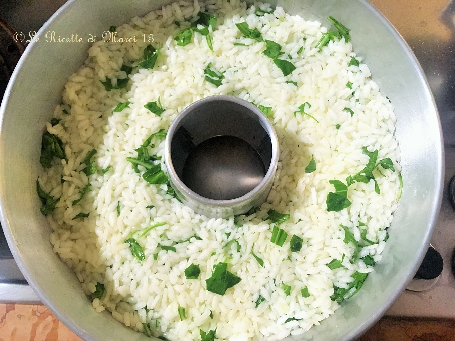 Rice with shrimp and arugula