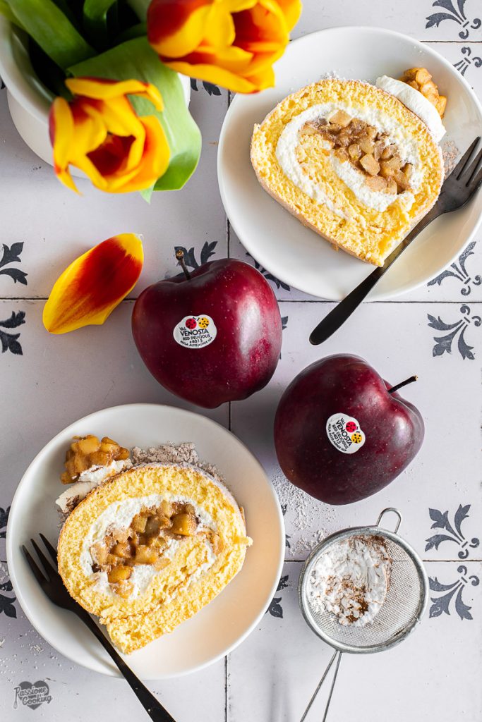 Roll Filled with Spiced Apples