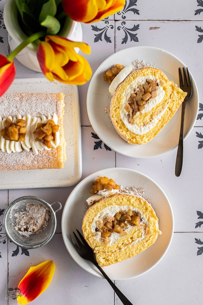 Roll Filled with Spiced Apples