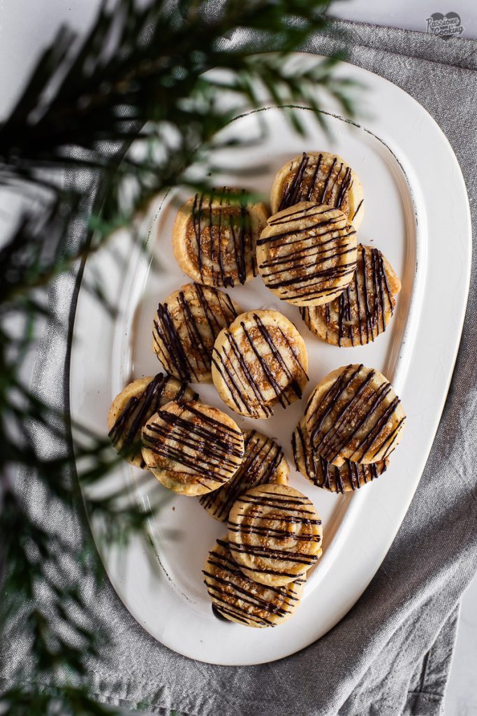Rolled Cookies Filled with Hazelnuts