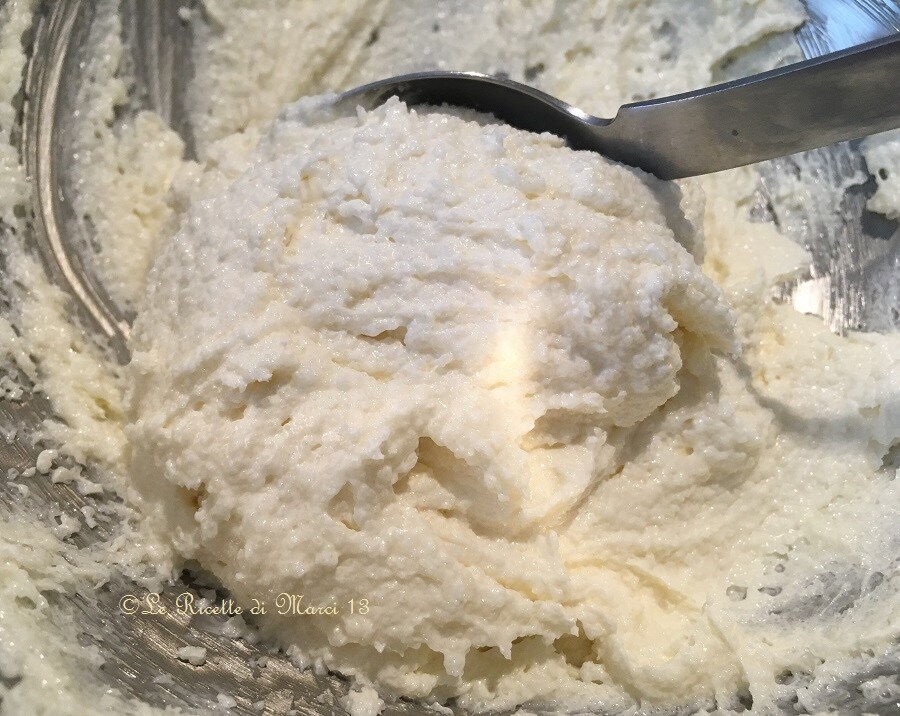 Rose Cake with Royal Icing butter cream