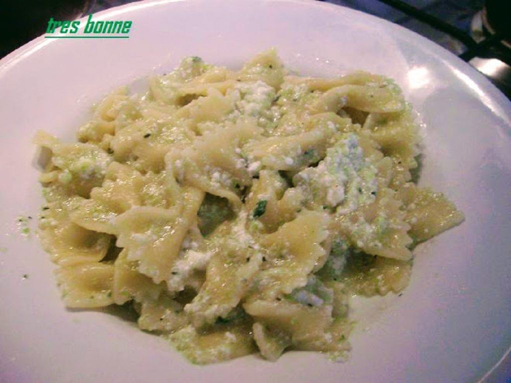 Pasta with Zucchini and Mint Ricotta Cream