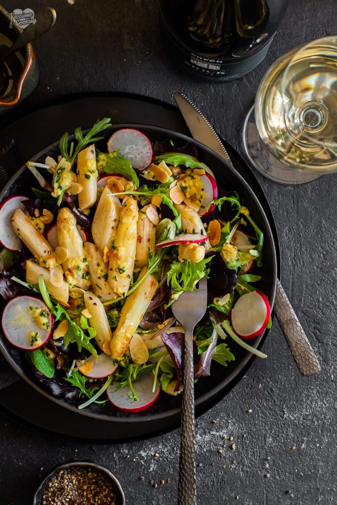 Salad with Asparagus and Parmesan Dressing