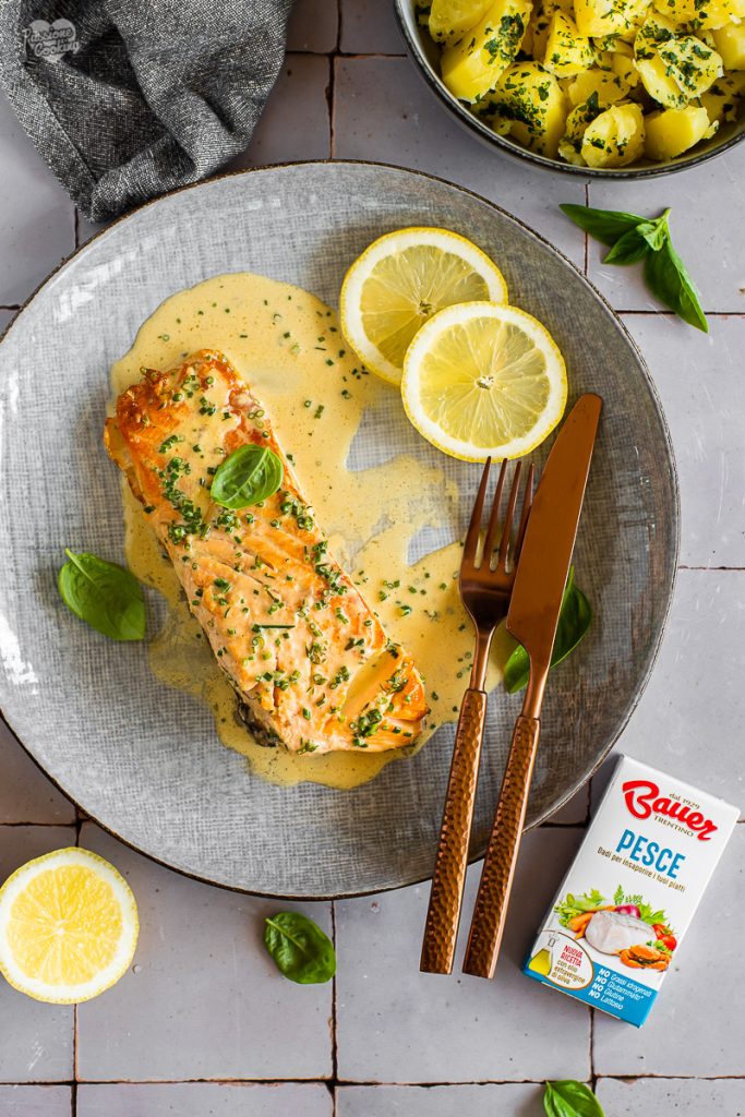 Salmon Fillets with Herb Sauce