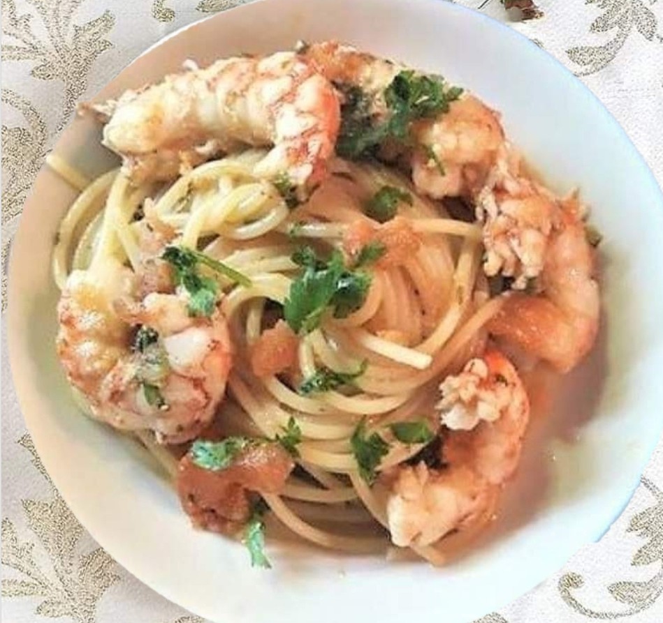 Spaghetti with Prawns and Smoked Provola Dressing