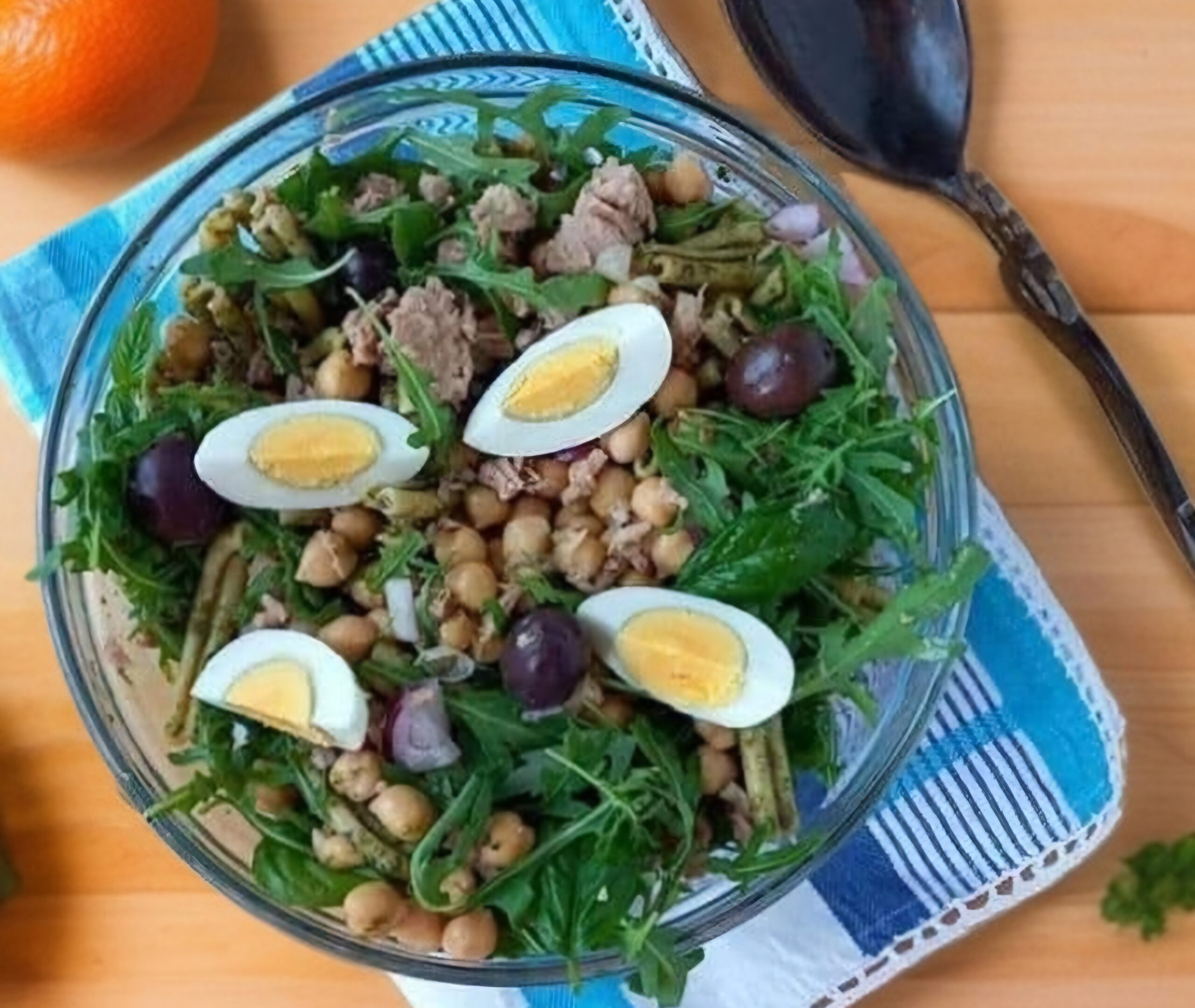 Chickpea Salad with Tuna and Arugula
