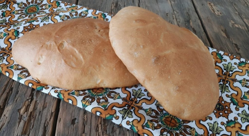 The Oil Buns That Stay Soft