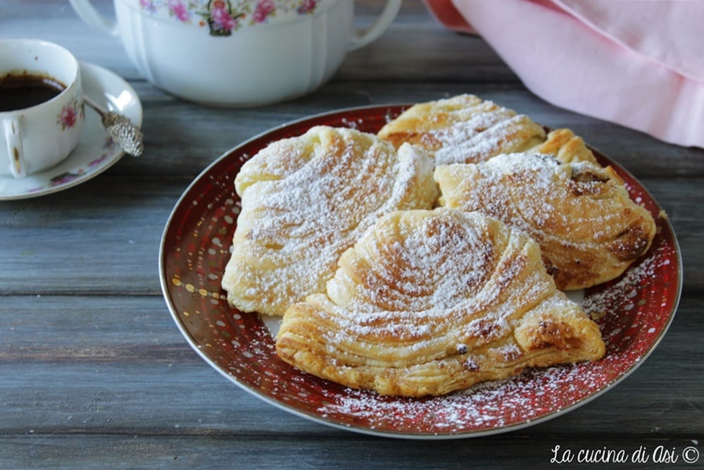Sfogliatelle with ready-made puff pastry