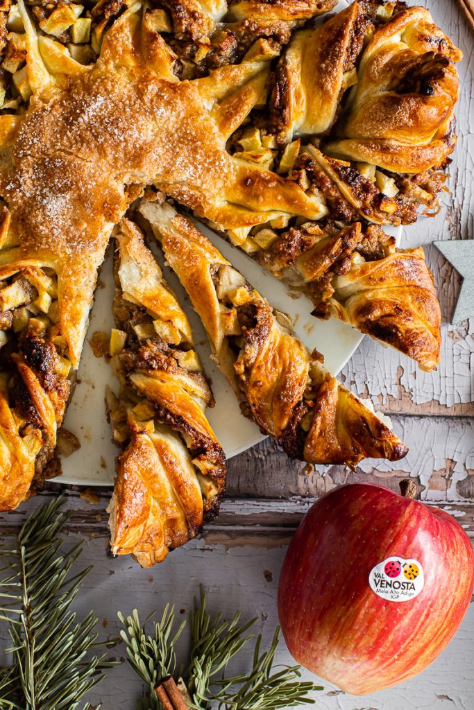 Spiced Puff Pastry Star with Apples