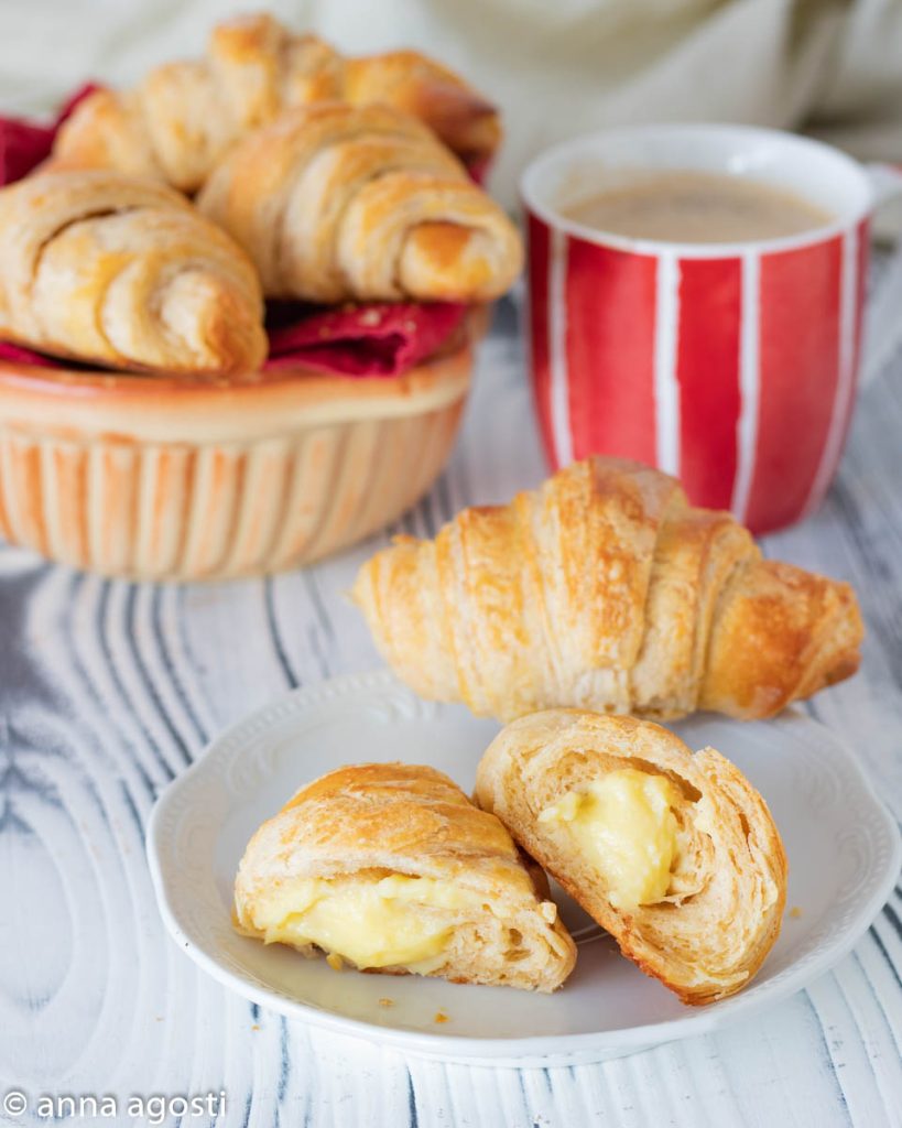 Whole wheat puff pastry croissants