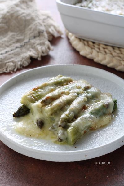 add a sprinkle of pepper and bake in a static oven at 180°C for 10 minutes