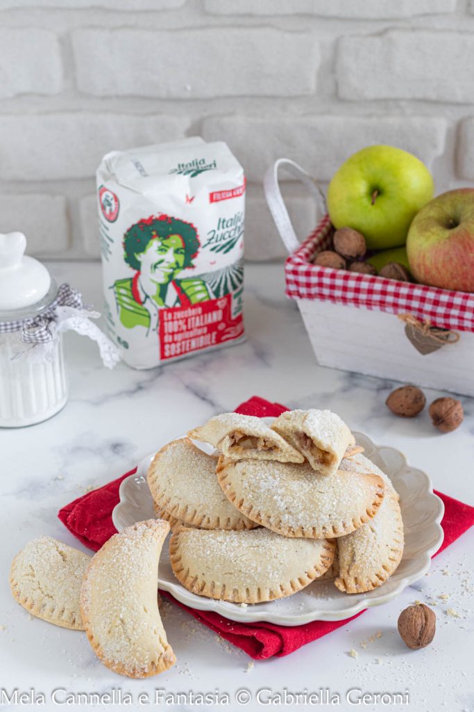 apple and cinnamon half-moons