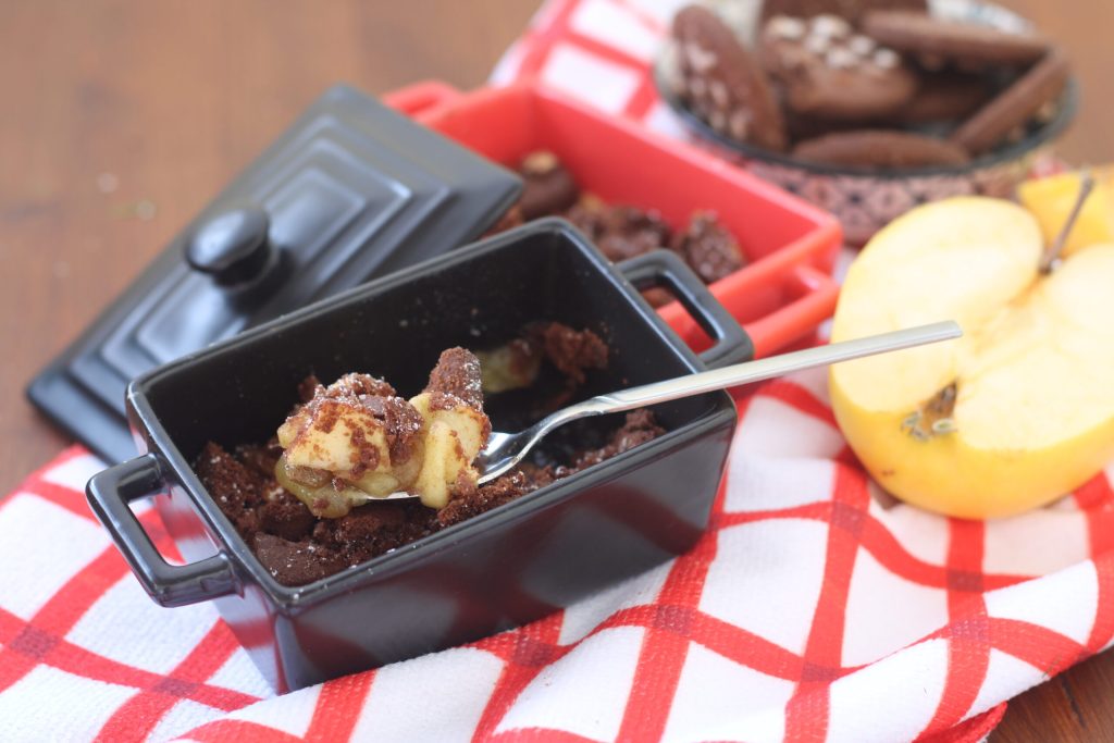 apple crumble with cocoa cookies1
