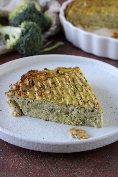 bake the broccoli frittata in the oven for 25 minutes and serve