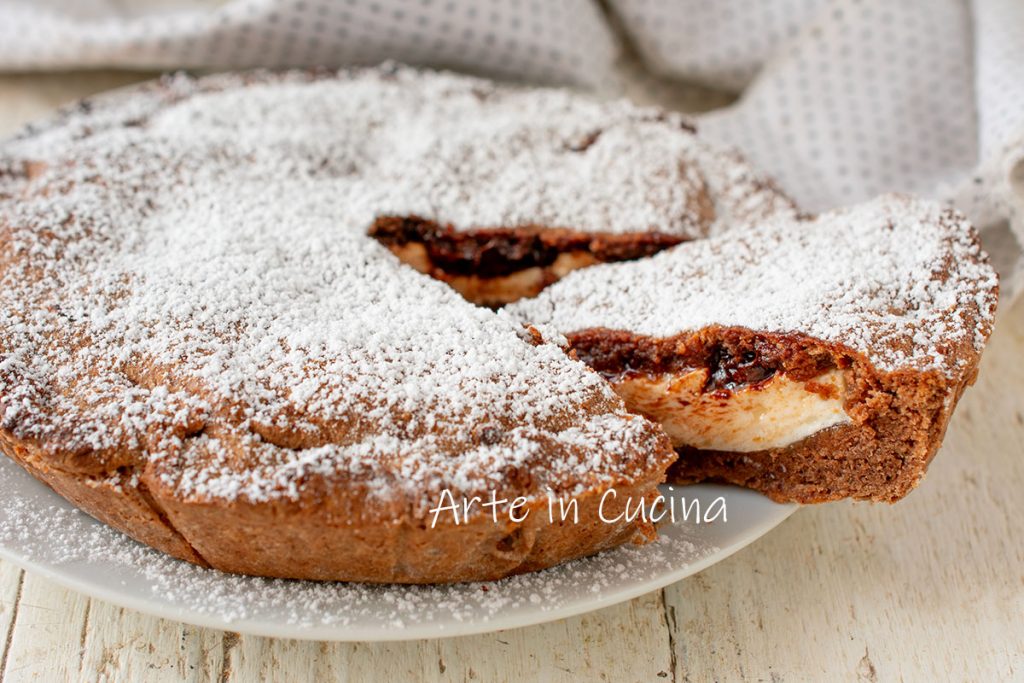 Chocolate tart with nutella and yogurt