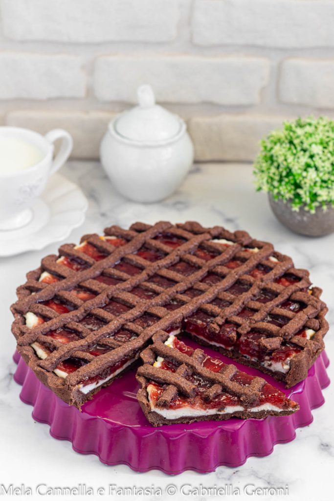 tart with ricotta and jam