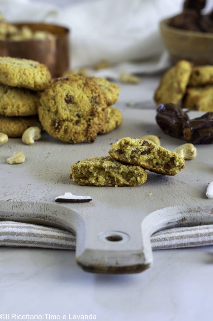 coconut and cashew cookies
