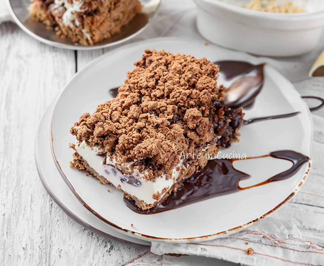 Cold Cake with Nutella Crumble and Chocolate