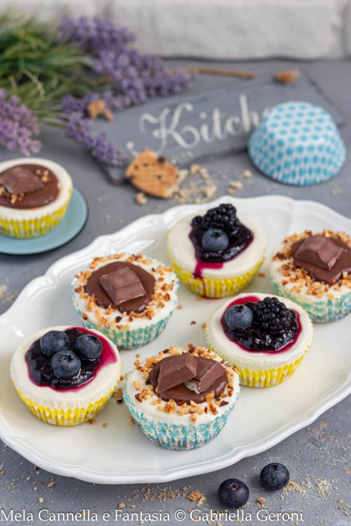 cold single-serving cheesecakes