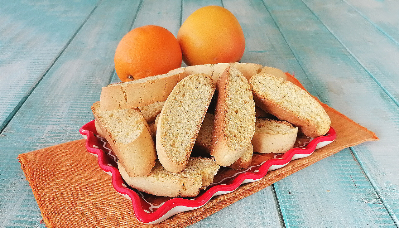 CRUMBLY AND DELICIOUS ORANGE AND CARDAMOM COOKIES