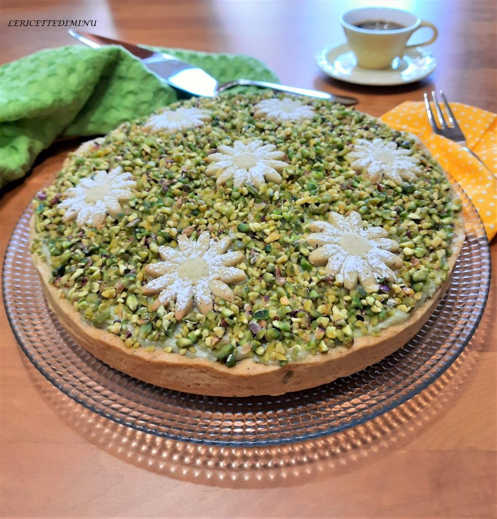 Pistachio tart with pistachio shortcrust