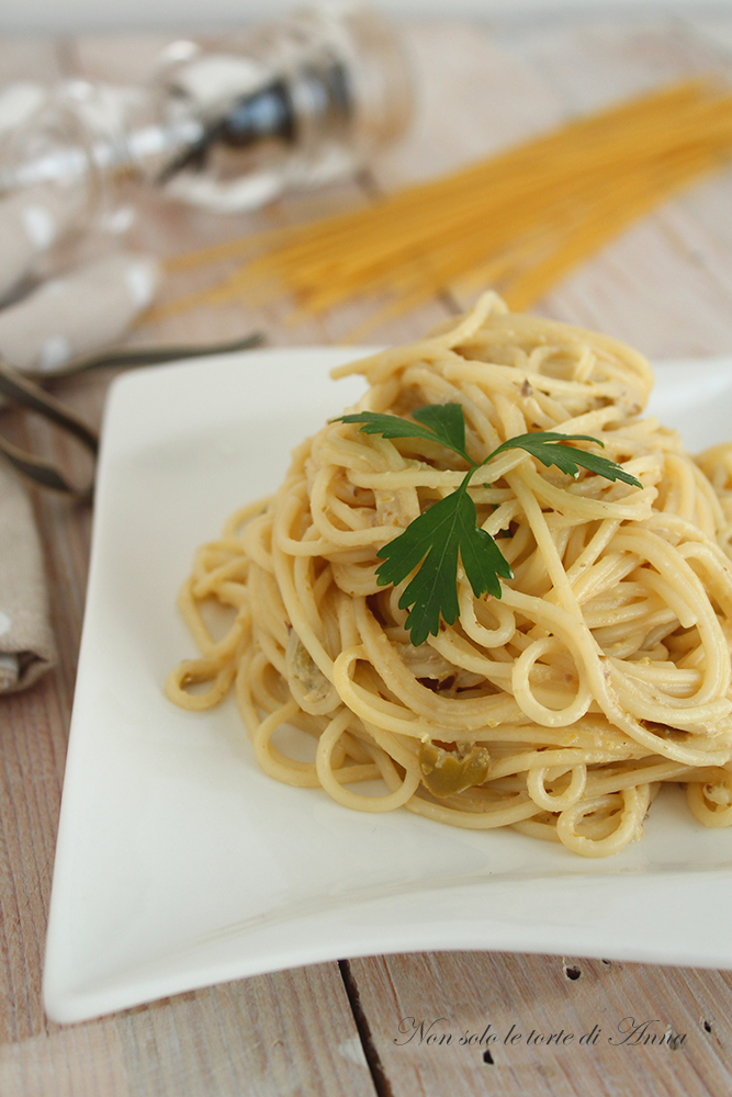 creamy spaghetti with olives and cream cheese