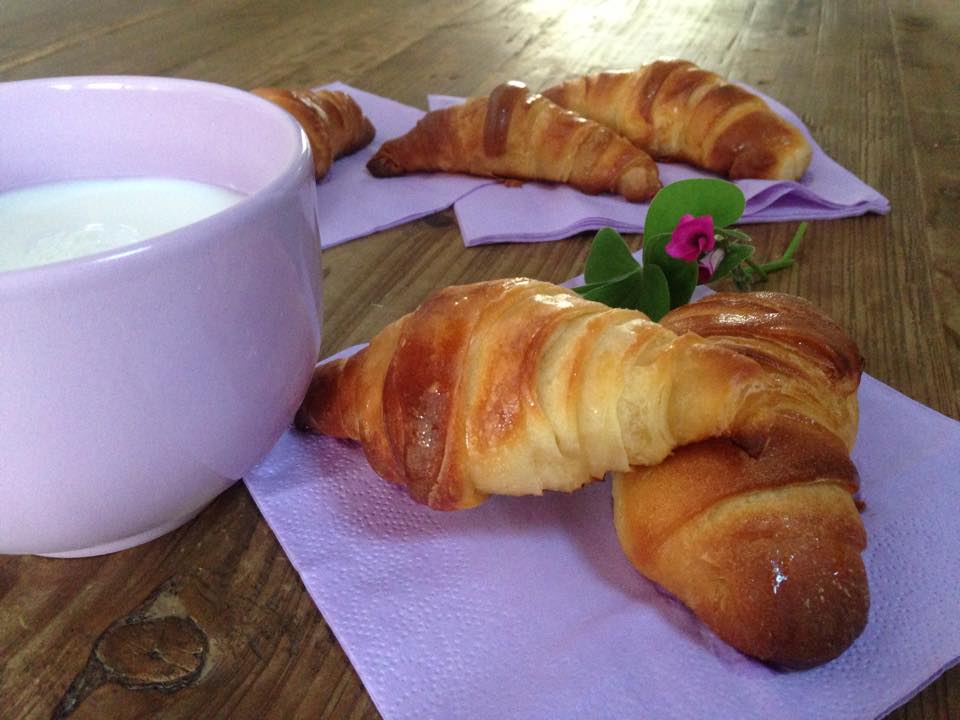 croissants with easy puff pastry