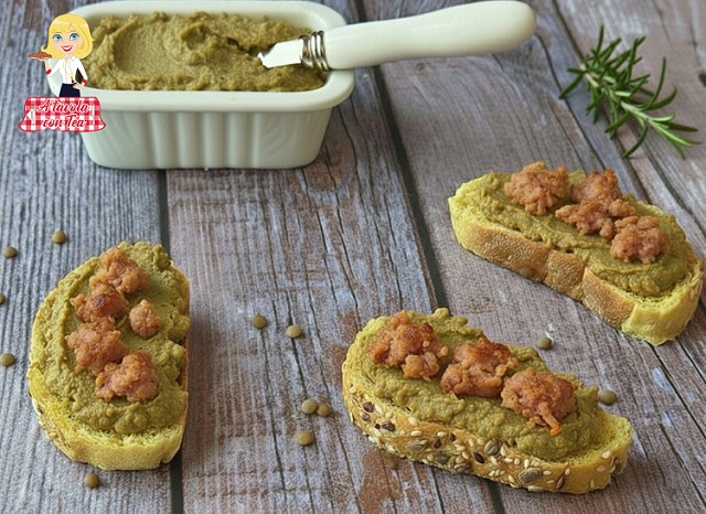 CROSTINI WITH LENTIL CREAM AND COTECHINO