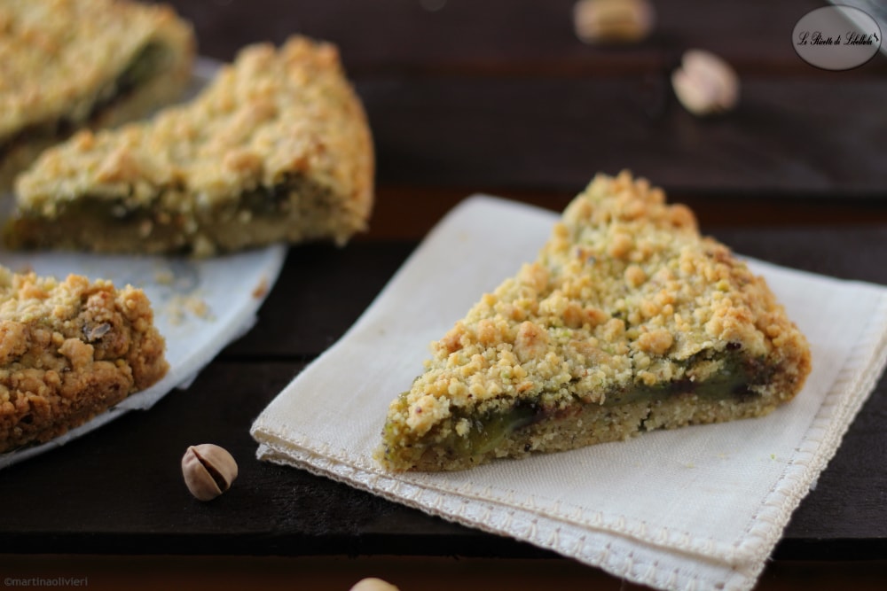 Crumble Cake with Pistachio Cream and Chocolate