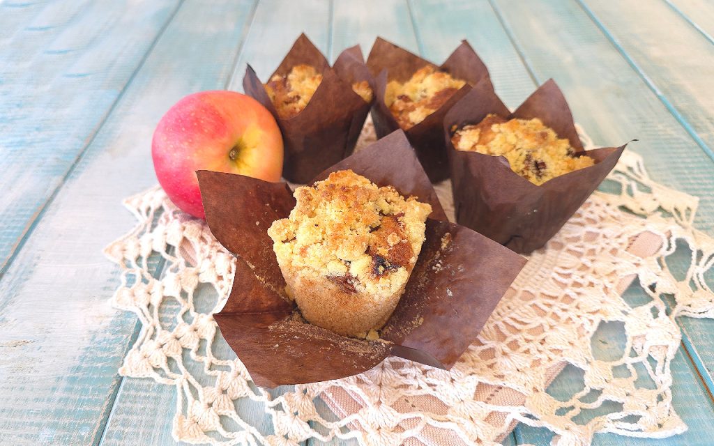 CRUMBLED APPLE MUFFINS