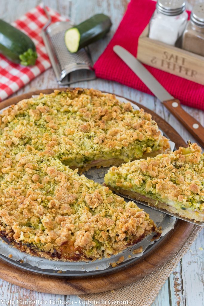 crumbled pie with zucchini