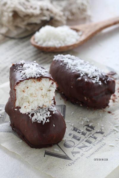 decorate the surface with shredded coconut and place in the refrigerator