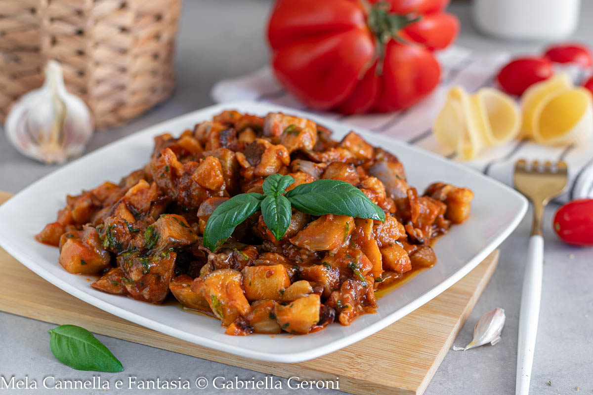 Eggplants in Tomato Sauce (Side Dish, Sauce or Main Course)