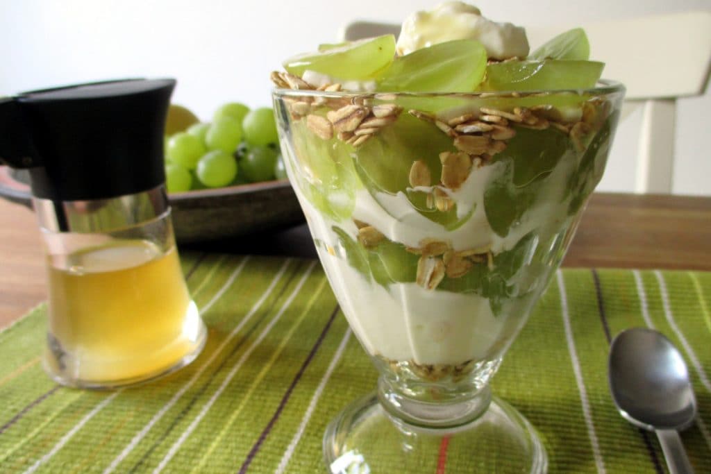 Fruit compote with oats and quark, Mangia senza Pancia