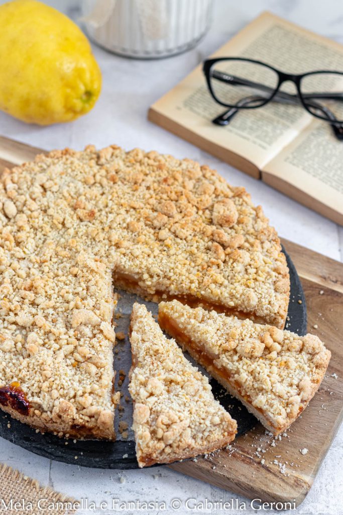 lactose-free crumble cake with lemon cream