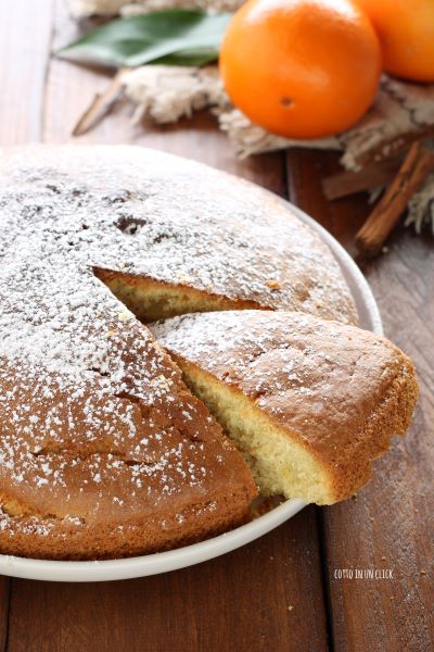 let the cake cool and sprinkle the surface with powdered sugar