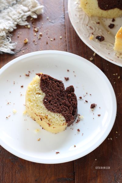 let it cool, sprinkle with powdered sugar and serve in slices