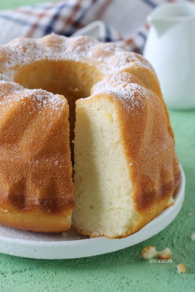 let the cake cool, sprinkle with powdered sugar and slice