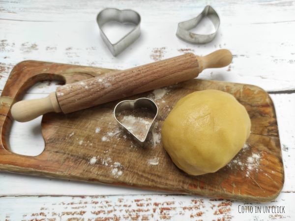 making the basic shortcrust pastry