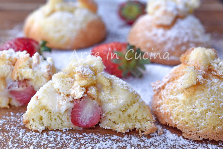 Mimosa Cupcakes Filled with Cream and Strawberries