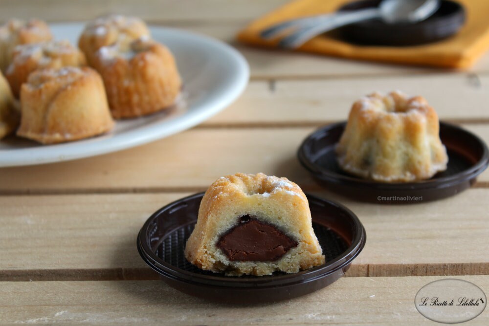 Mini Cakes with Nutella Center