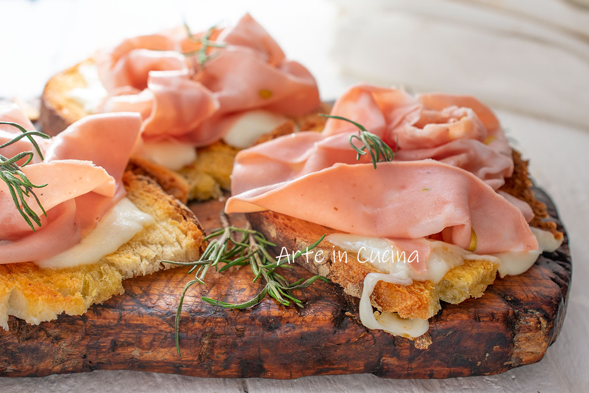 Mini Pizzas with Stale Bread Mortadella and Provola