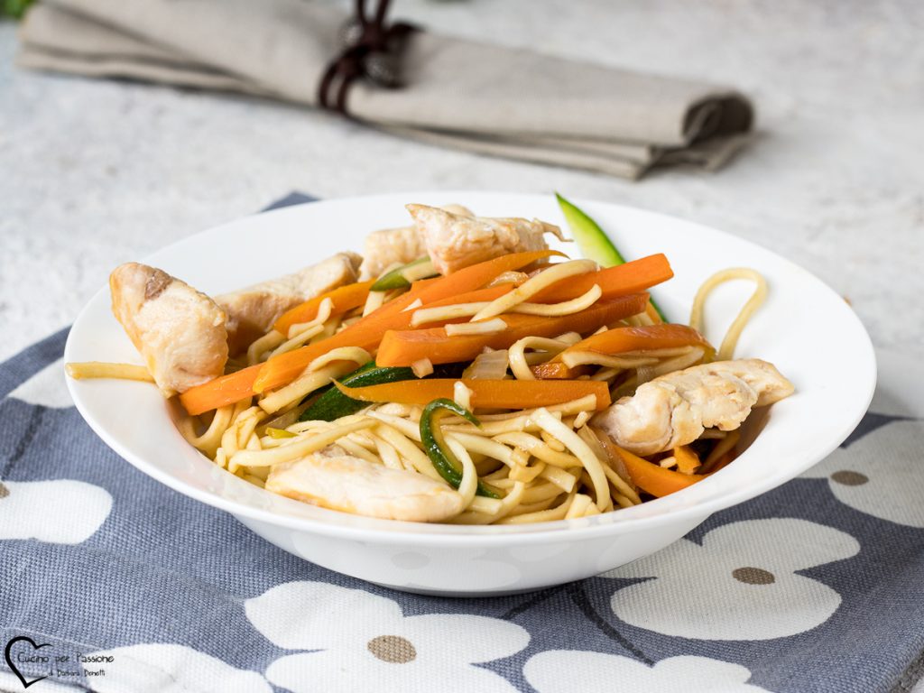 noodles with vegetables and chicken